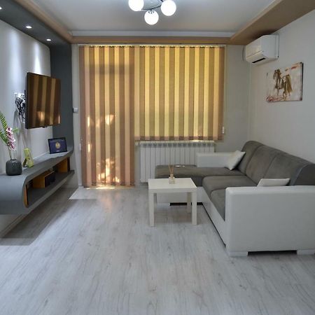 Luxury Apartment Near Varna, Located In Targovishte Bagian luar foto