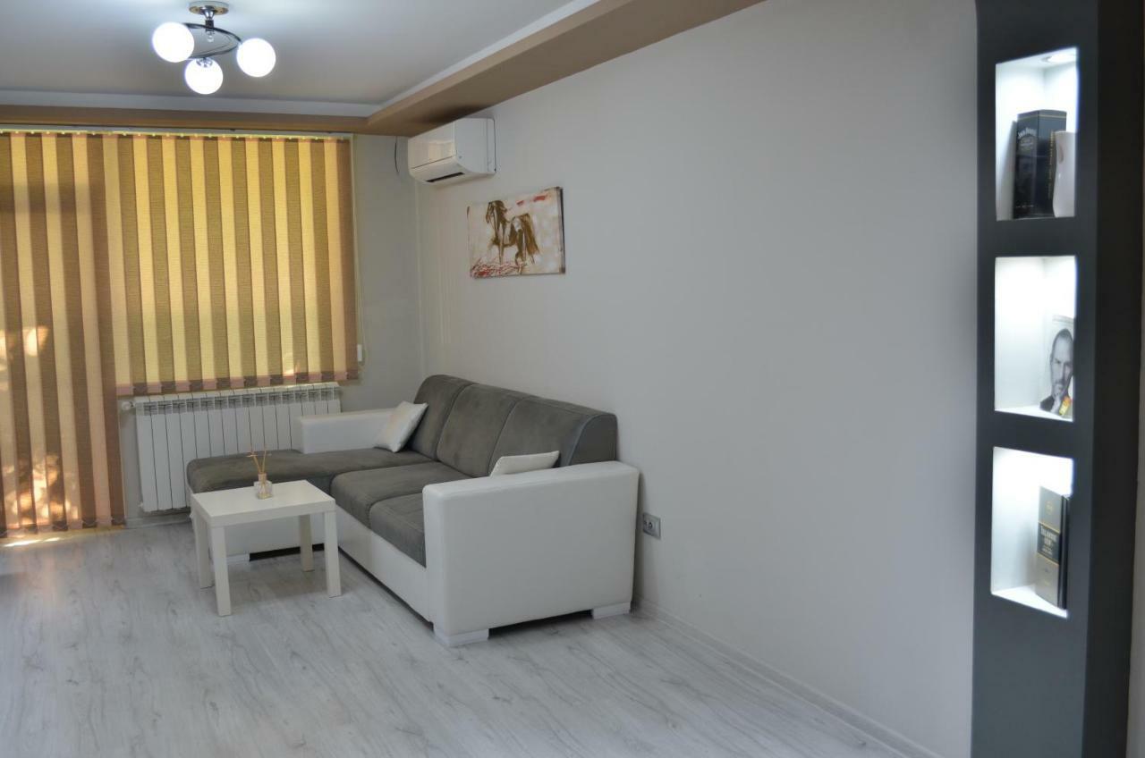 Luxury Apartment Near Varna, Located In Targovishte Bagian luar foto