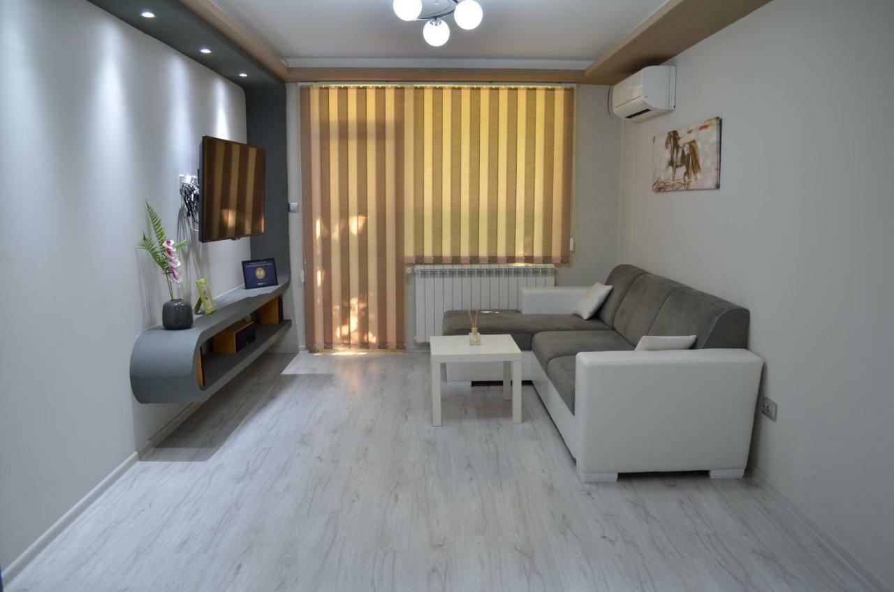 Luxury Apartment Near Varna, Located In Targovishte Bagian luar foto